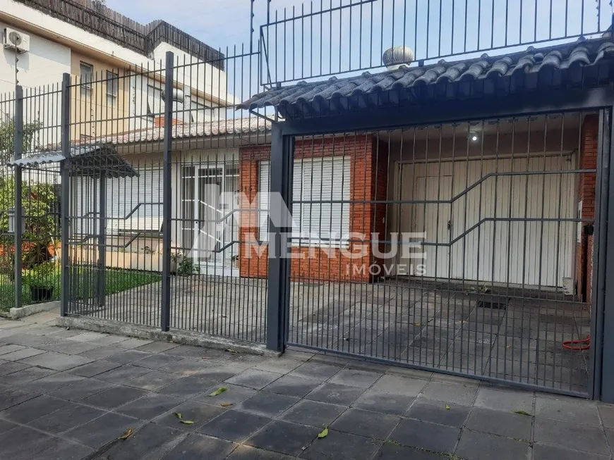 Foto 1 de Casa com 4 Quartos à venda, 250m² em Jardim Lindóia, Porto Alegre