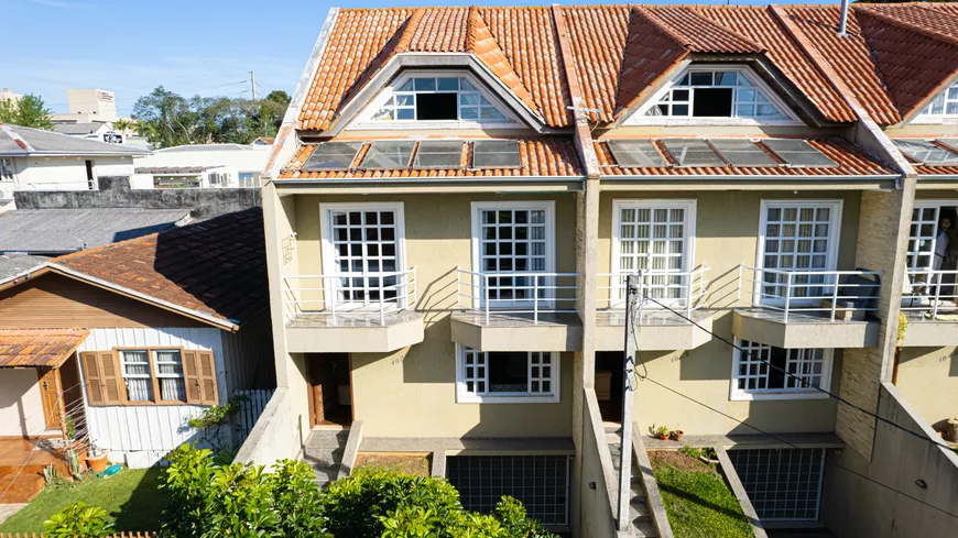 Foto 1 de Sobrado com 4 Quartos à venda, 200m² em Portão, Curitiba