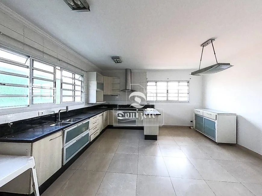 Foto 1 de Sobrado com 4 Quartos à venda, 350m² em Vila Bastos, Santo André