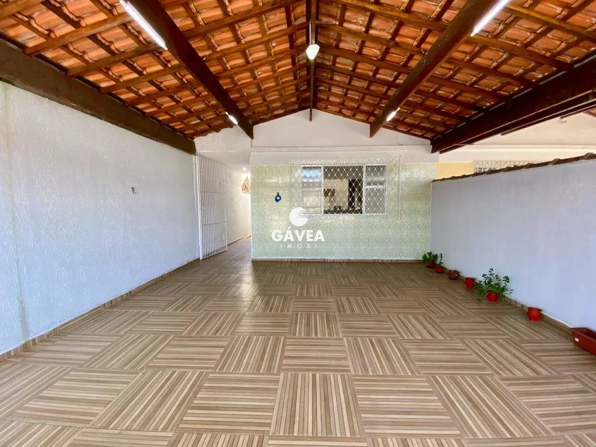 Foto 1 de Casa com 2 Quartos à venda, 53m² em Vila Tupi, Praia Grande