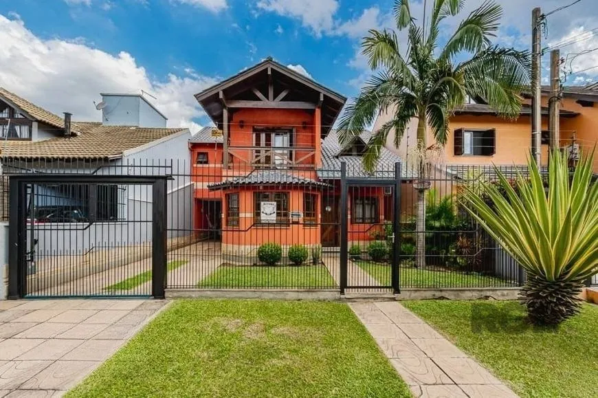 Foto 1 de Casa com 3 Quartos à venda, 208m² em Santa Fé, Porto Alegre