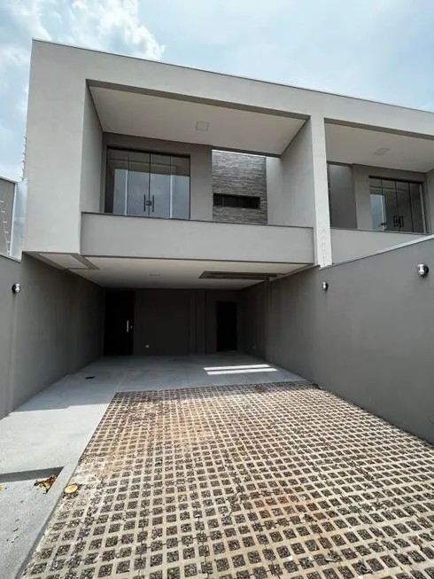 Foto 1 de Sobrado com 3 Quartos à venda, 160m² em Caranda Bosque, Campo Grande