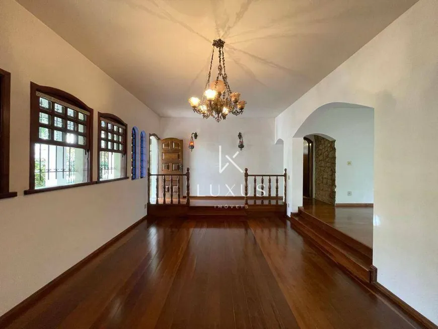 Foto 1 de Casa com 5 Quartos à venda, 368m² em Santa Lúcia, Belo Horizonte