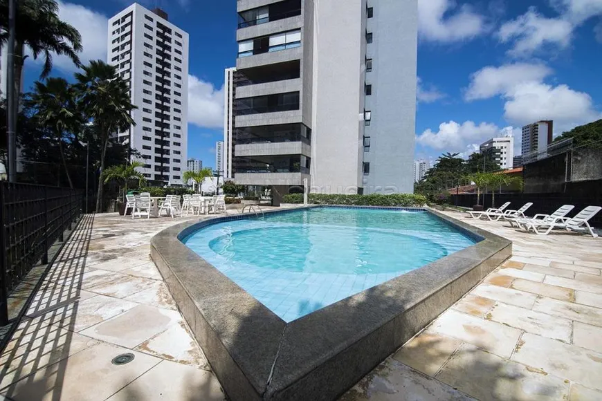 Foto 1 de Apartamento com 4 Quartos à venda, 394m² em Casa Amarela, Recife