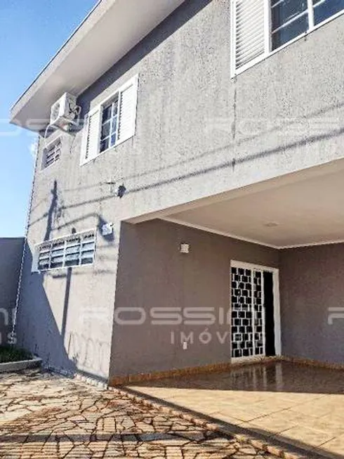 Foto 1 de Sobrado com 5 Quartos à venda, 218m² em Vila Tibério, Ribeirão Preto