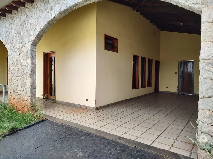 Foto 1 de Casa com 3 Quartos à venda, 240m² em Fundinho, Uberlândia