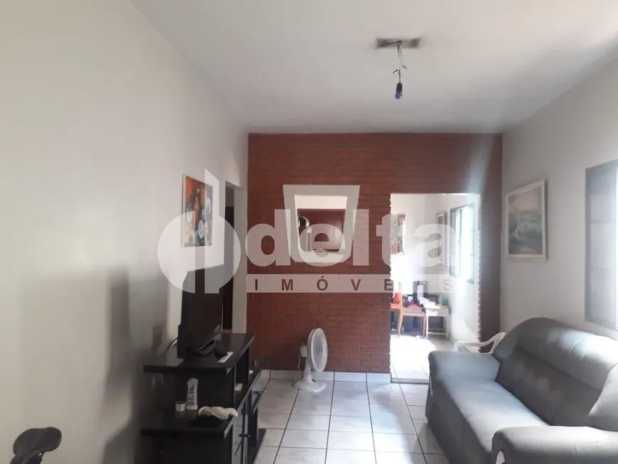 Foto 1 de Casa com 3 Quartos à venda, 120m² em Saraiva, Uberlândia