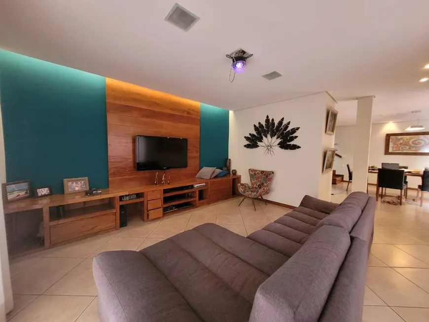 Foto 1 de Casa com 3 Quartos à venda, 239m² em Caiçaras, Belo Horizonte