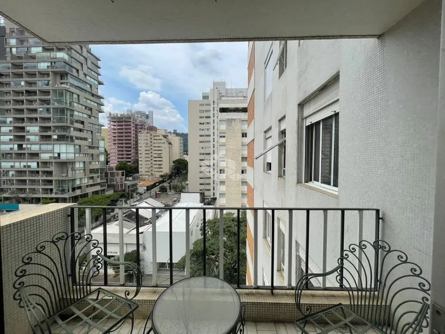 Foto 1 de Apartamento com 4 Quartos à venda, 151m² em Cerqueira César, São Paulo