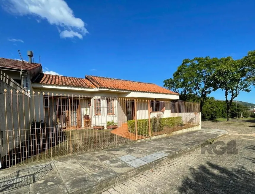Foto 1 de Casa com 2 Quartos à venda, 147m² em Vila Nova, Porto Alegre