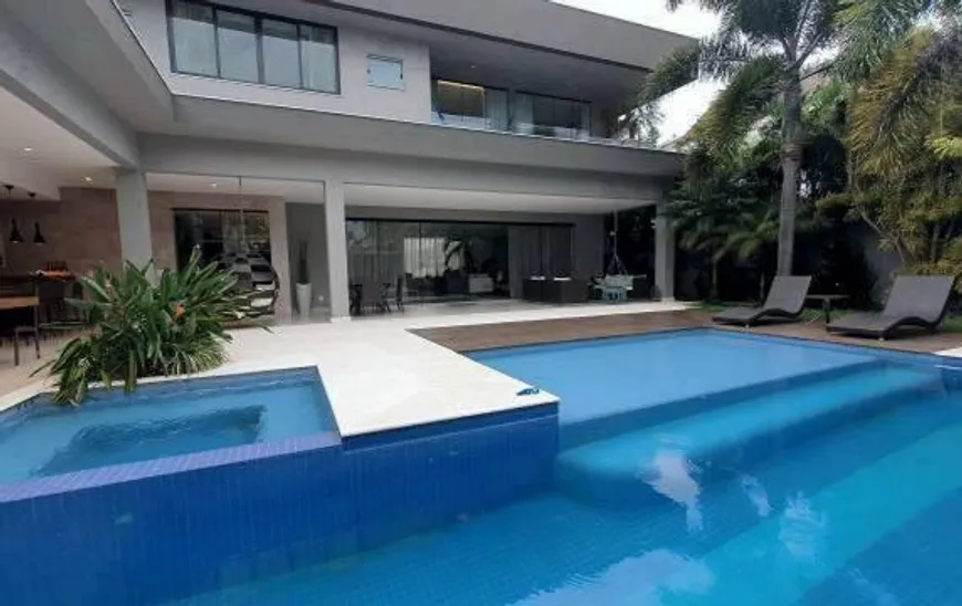 Foto 1 de Casa de Condomínio com 4 Quartos para venda ou aluguel, 760m² em Barra da Tijuca, Rio de Janeiro