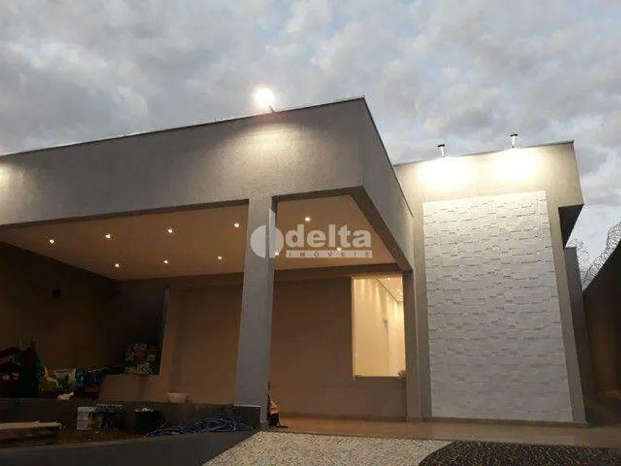 Foto 1 de Casa com 3 Quartos à venda, 220m² em Daniel Fonseca, Uberlândia