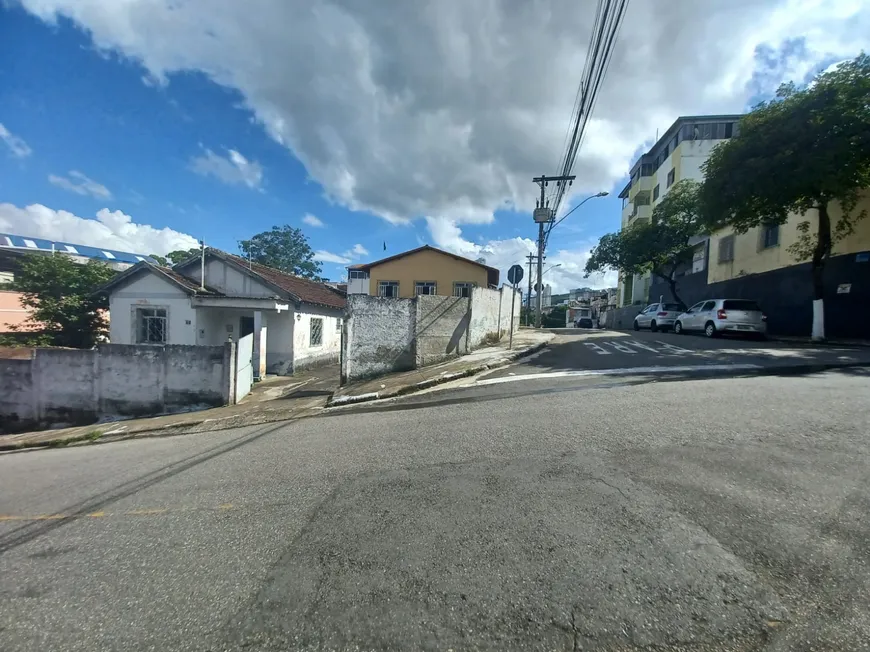 Foto 1 de Casa com 4 Quartos à venda, 108m² em São Mateus, Juiz de Fora