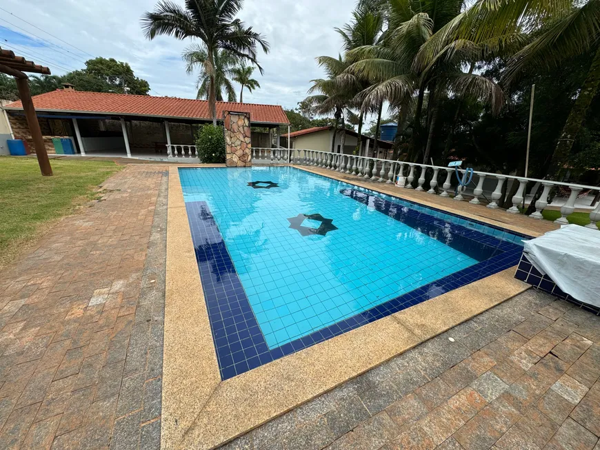 Foto 1 de Fazenda/Sítio com 4 Quartos à venda, 600m² em Jockey Camping, Uberlândia