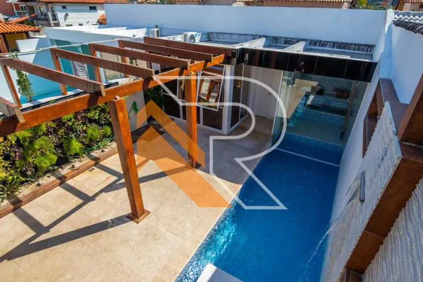 Foto 1 de Casa com 5 Quartos à venda, 285m² em Camboinhas, Niterói