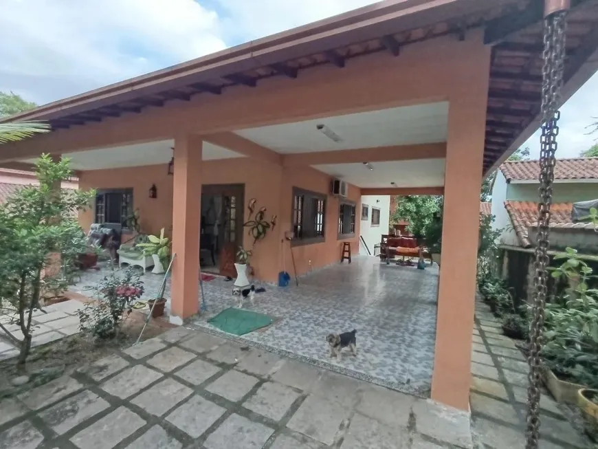 Foto 1 de Casa de Condomínio com 3 Quartos à venda, 176m² em Limoeiro, Guapimirim