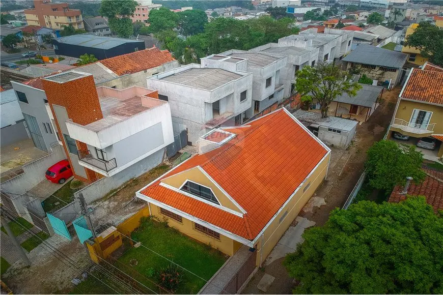 Foto 1 de Sobrado com 3 Quartos à venda, 188m² em Fazendinha, Curitiba