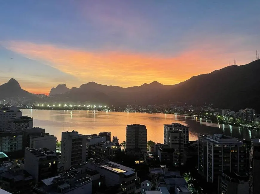 Foto 1 de Apartamento com 4 Quartos à venda, 235m² em Lagoa, Rio de Janeiro