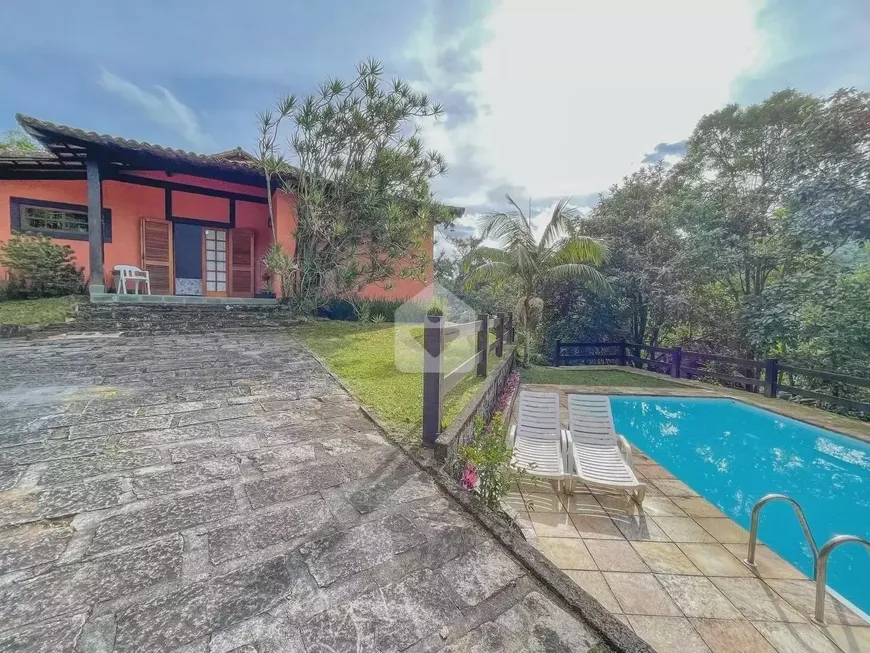 Foto 1 de Casa com 3 Quartos à venda, 365m² em Bingen, Petrópolis