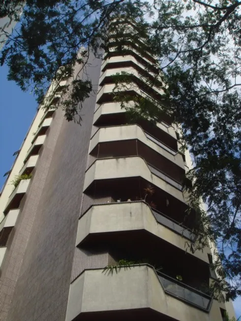 Foto 1 de Apartamento com 3 Quartos para venda ou aluguel, 147m² em Moema, São Paulo