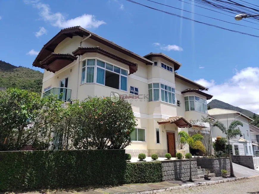 Foto 1 de Casa de Condomínio com 6 Quartos para venda ou aluguel, 250m² em Tijuca, Teresópolis