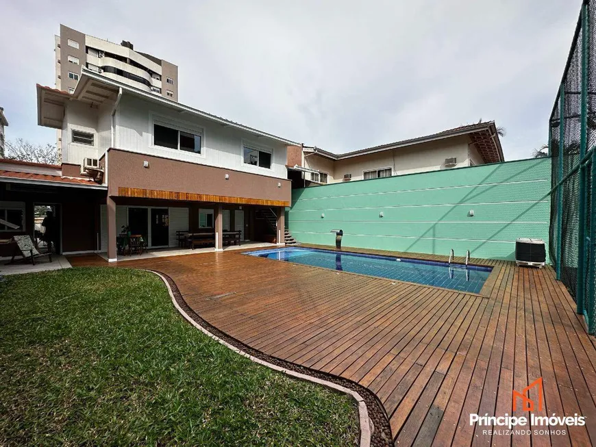 Foto 1 de Casa com 3 Quartos à venda, 320m² em América, Joinville