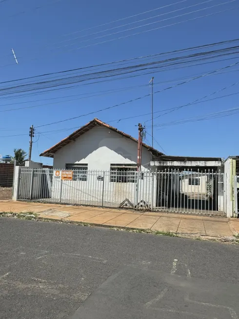 Foto 1 de Casa com 3 Quartos à venda, 350m² em Santa Helena, Araguari