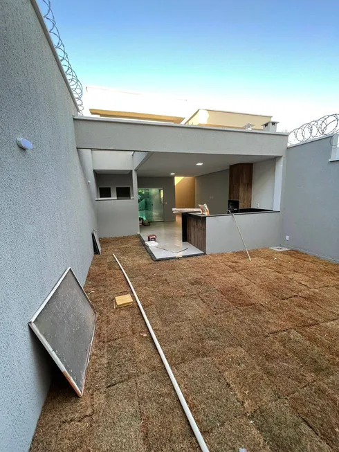 Foto 1 de Sobrado com 3 Quartos à venda, 195m² em Residencial Cidade Verde, Goiânia