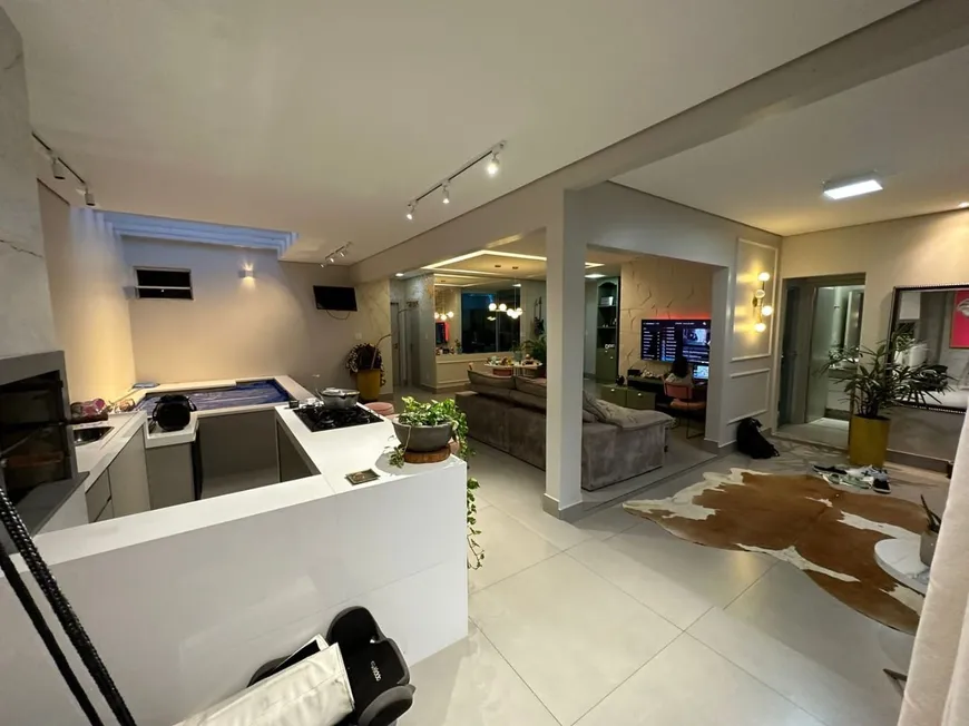 Foto 1 de Casa de Condomínio com 3 Quartos à venda, 120m² em Condominio Manhathan, Uberlândia