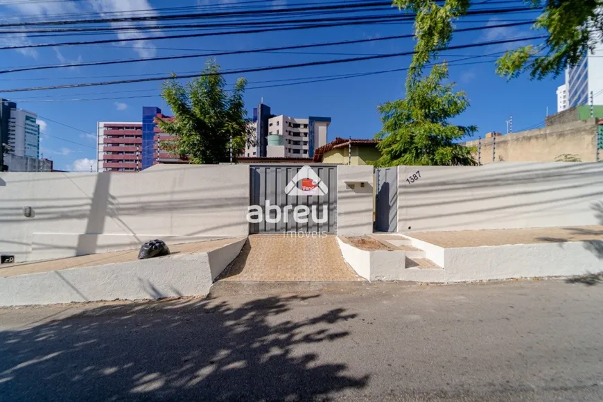 Foto 1 de Casa com 3 Quartos à venda, 195m² em Candelária, Natal