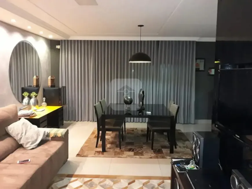 Foto 1 de Casa com 3 Quartos à venda, 250m² em Cidade Jardim, Uberlândia