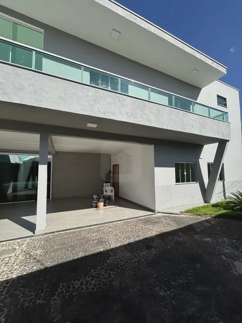 Foto 1 de Sobrado com 3 Quartos à venda, 257m² em Jardim Patrícia, Uberlândia