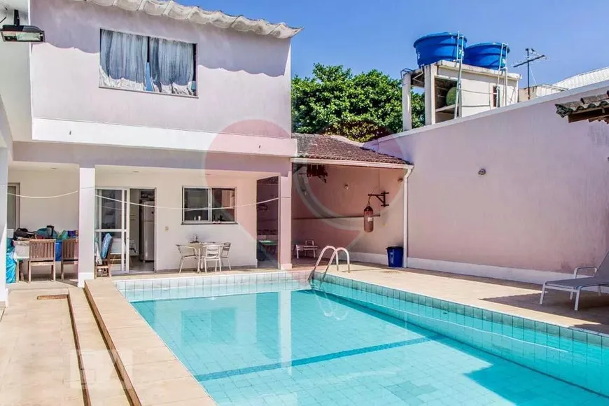 Foto 1 de Casa com 3 Quartos à venda, 400m² em Jardim Guanabara, Rio de Janeiro