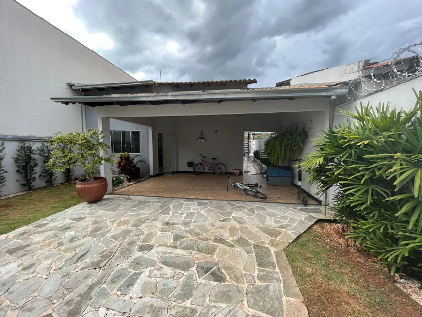 Foto 1 de Casa com 3 Quartos à venda, 345m² em Residencial Porto Seguro, Goiânia