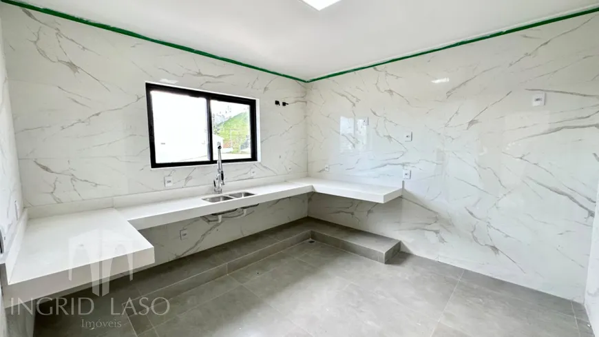 Foto 1 de Casa de Condomínio com 5 Quartos à venda, 370m² em Lagoa, Macaé