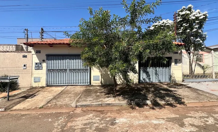 Foto 1 de Sobrado com 3 Quartos à venda, 300m² em Conjunto Itatiaia, Goiânia