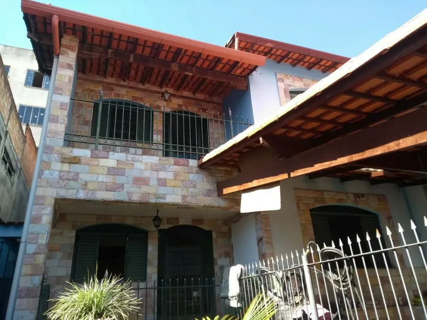 Foto 1 de Casa com 4 Quartos à venda, 300m² em Vila Pérola, Contagem