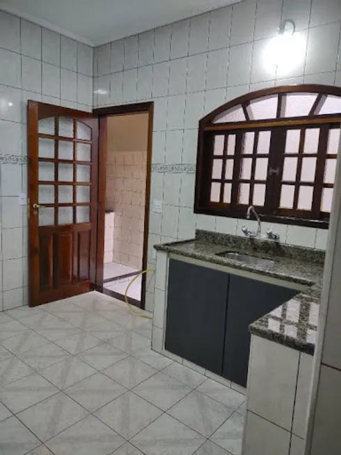 Foto 1 de Casa com 2 Quartos à venda, 64m² em Água Rasa, São Paulo