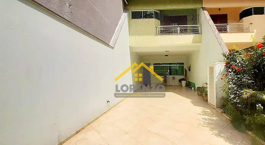 Foto 1 de Sobrado com 4 Quartos à venda, 240m² em Vila Assuncao, Santo André