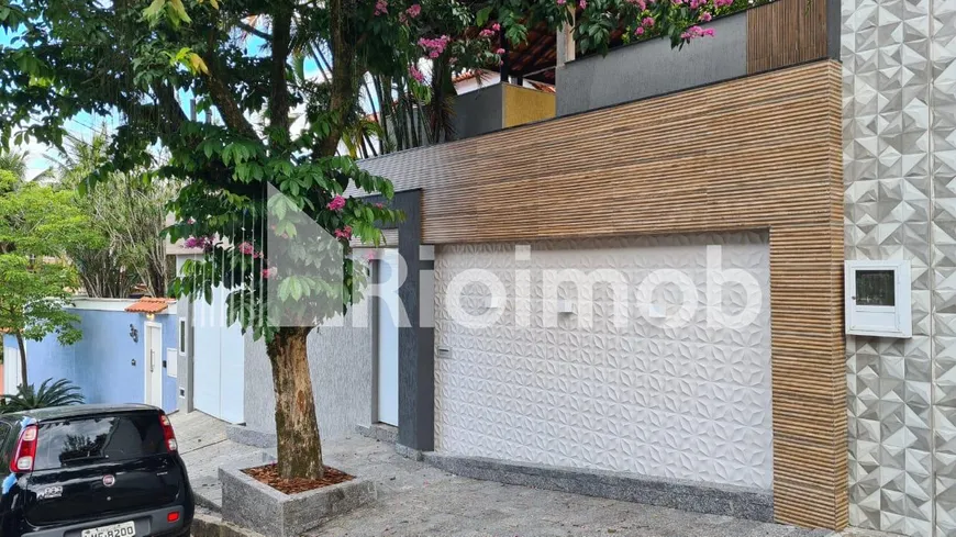 Foto 1 de Casa com 4 Quartos à venda, 363m² em Jacarepaguá, Rio de Janeiro