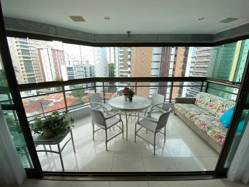 Foto 1 de Apartamento com 4 Quartos à venda, 237m² em Graças, Recife