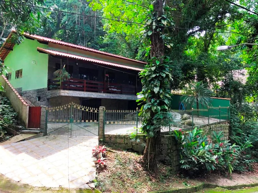 Foto 1 de Casa de Condomínio com 3 Quartos à venda, 230m² em Limoeiro, Guapimirim