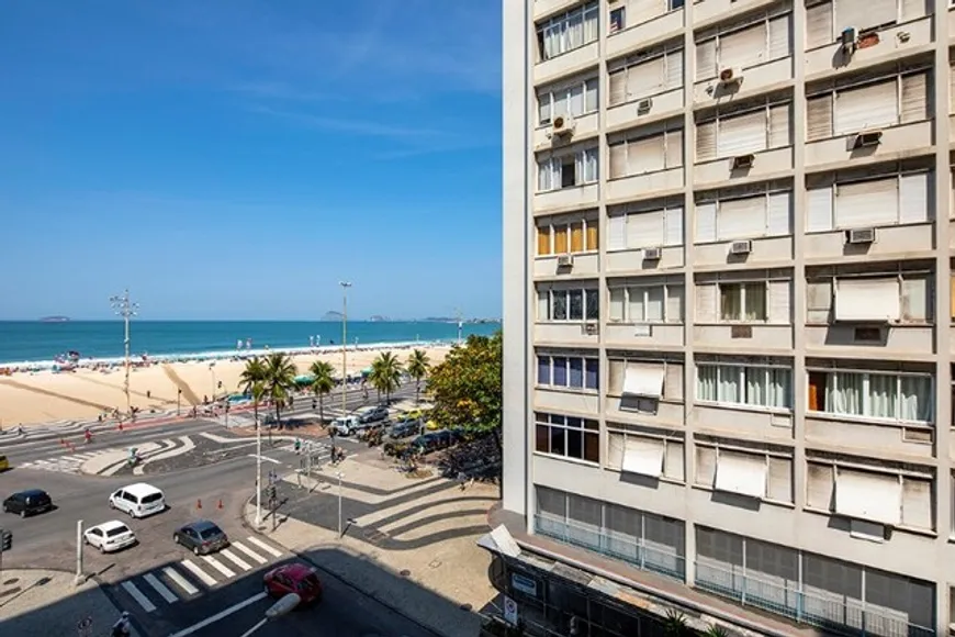 Foto 1 de Apartamento com 4 Quartos à venda, 180m² em Copacabana, Rio de Janeiro