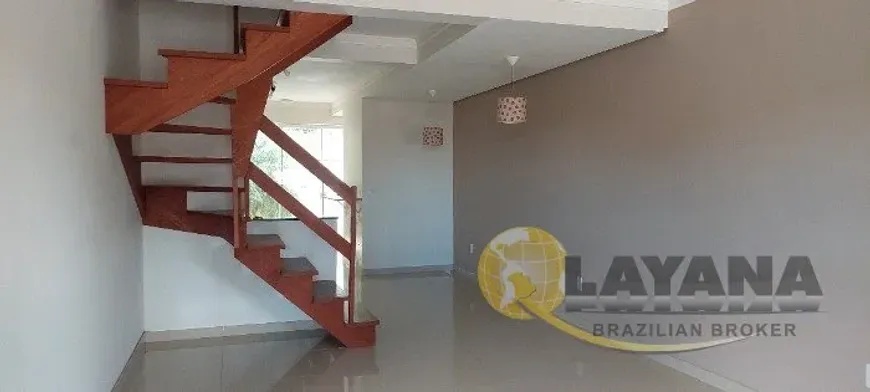 Foto 1 de Sobrado com 3 Quartos à venda, 120m² em Guarujá, Porto Alegre