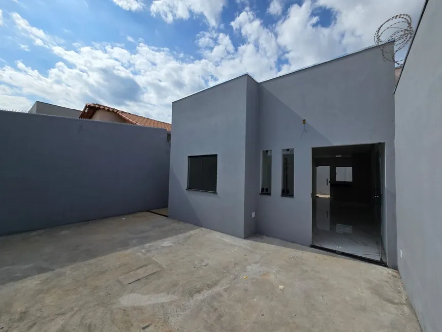 Foto 1 de Casa com 3 Quartos à venda, 60m² em Independência, Montes Claros
