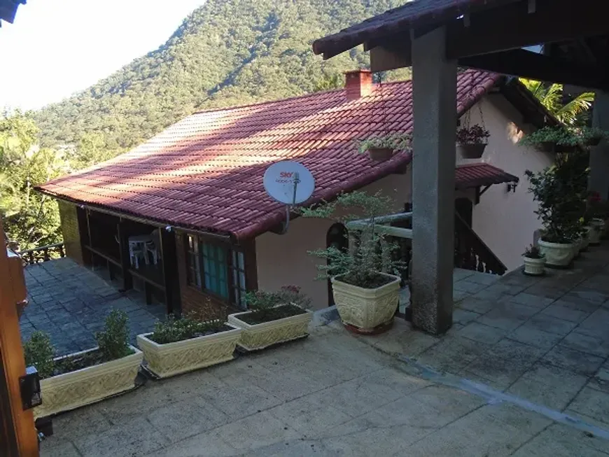 Foto 1 de Casa de Condomínio com 5 Quartos à venda, 250m² em Caneca Fina, Guapimirim