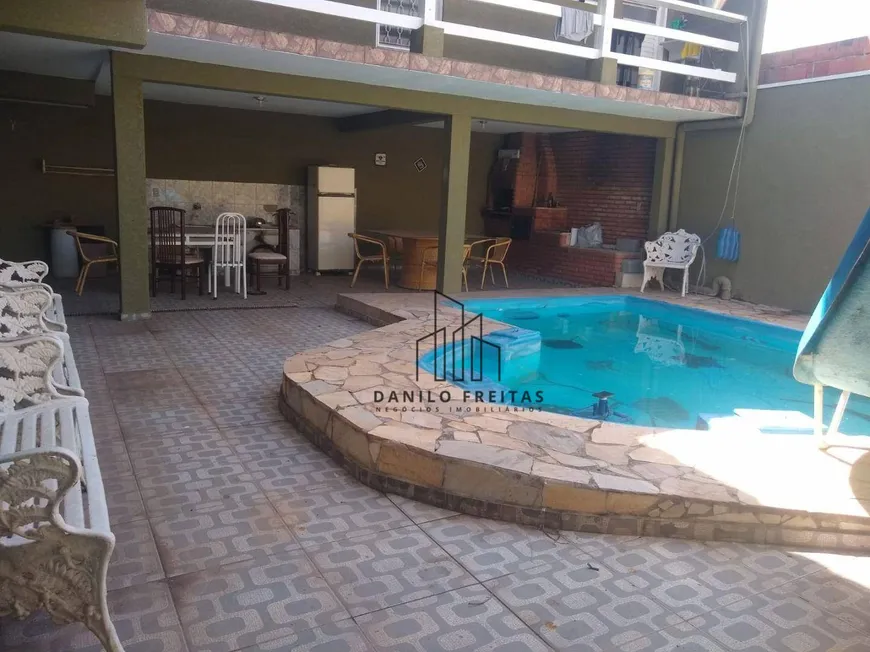 Foto 1 de Casa com 3 Quartos à venda, 200m² em Jardim Alvinopolis, Atibaia