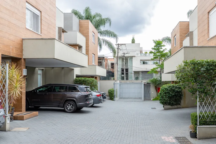 Foto 1 de Casa com 5 Quartos à venda, 275m² em Jardim Cordeiro, São Paulo