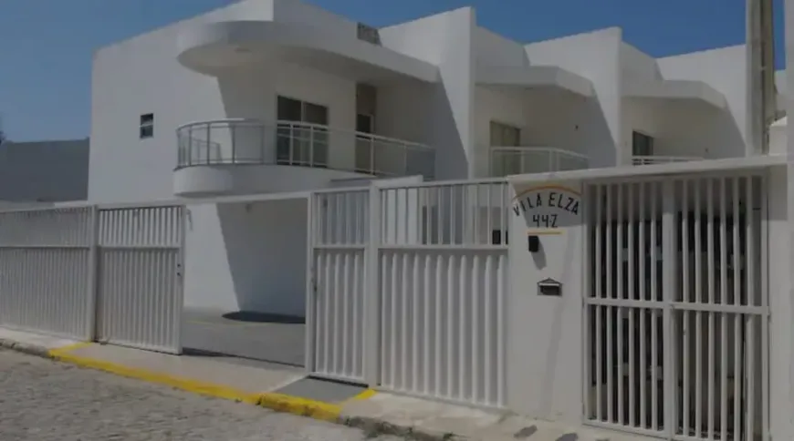 Foto 1 de Casa de Condomínio com 2 Quartos à venda, 88m² em Prainha, Arraial do Cabo