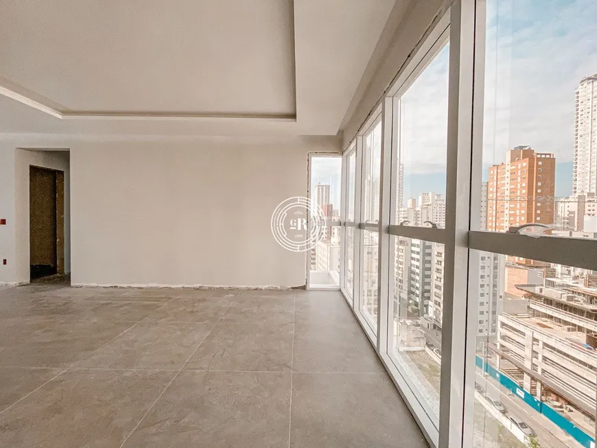 Foto 1 de Apartamento com 3 Quartos à venda, 136m² em Centro, Balneário Camboriú